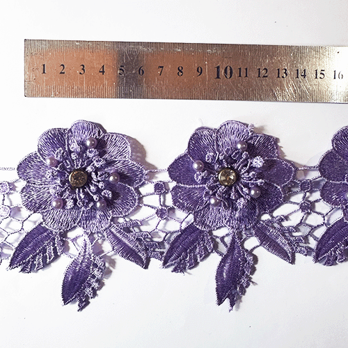 Macrame flor con hojas y pedreria lila (X METRO)