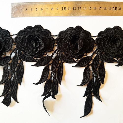Macrame floral con hojas largas Negro (X METRO)