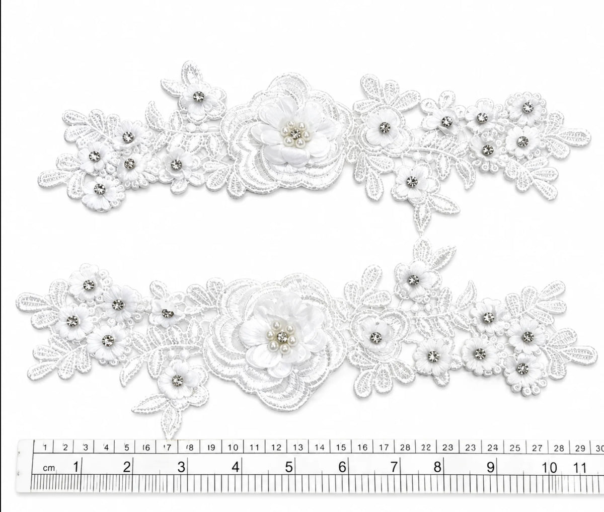 Par Macrame Flores espejo pedreria  blanco (X PAR) MCB35