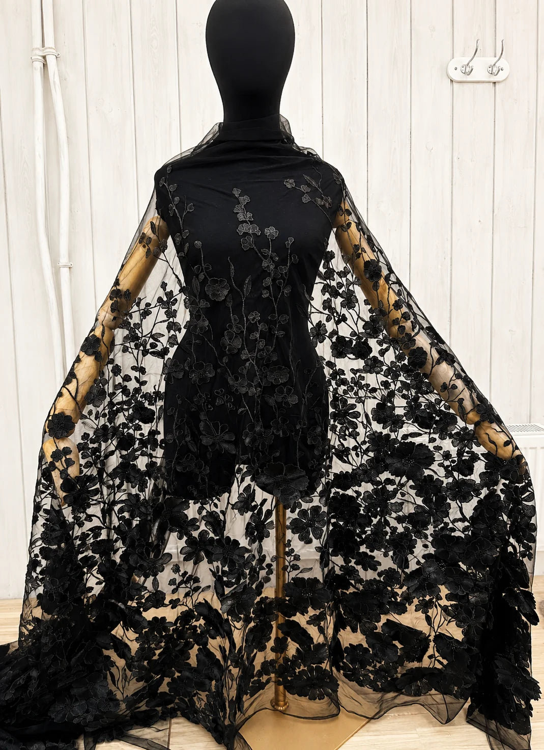 TULL BORDADO FLORAL 1.20M de ancho Color negro  TFC29
