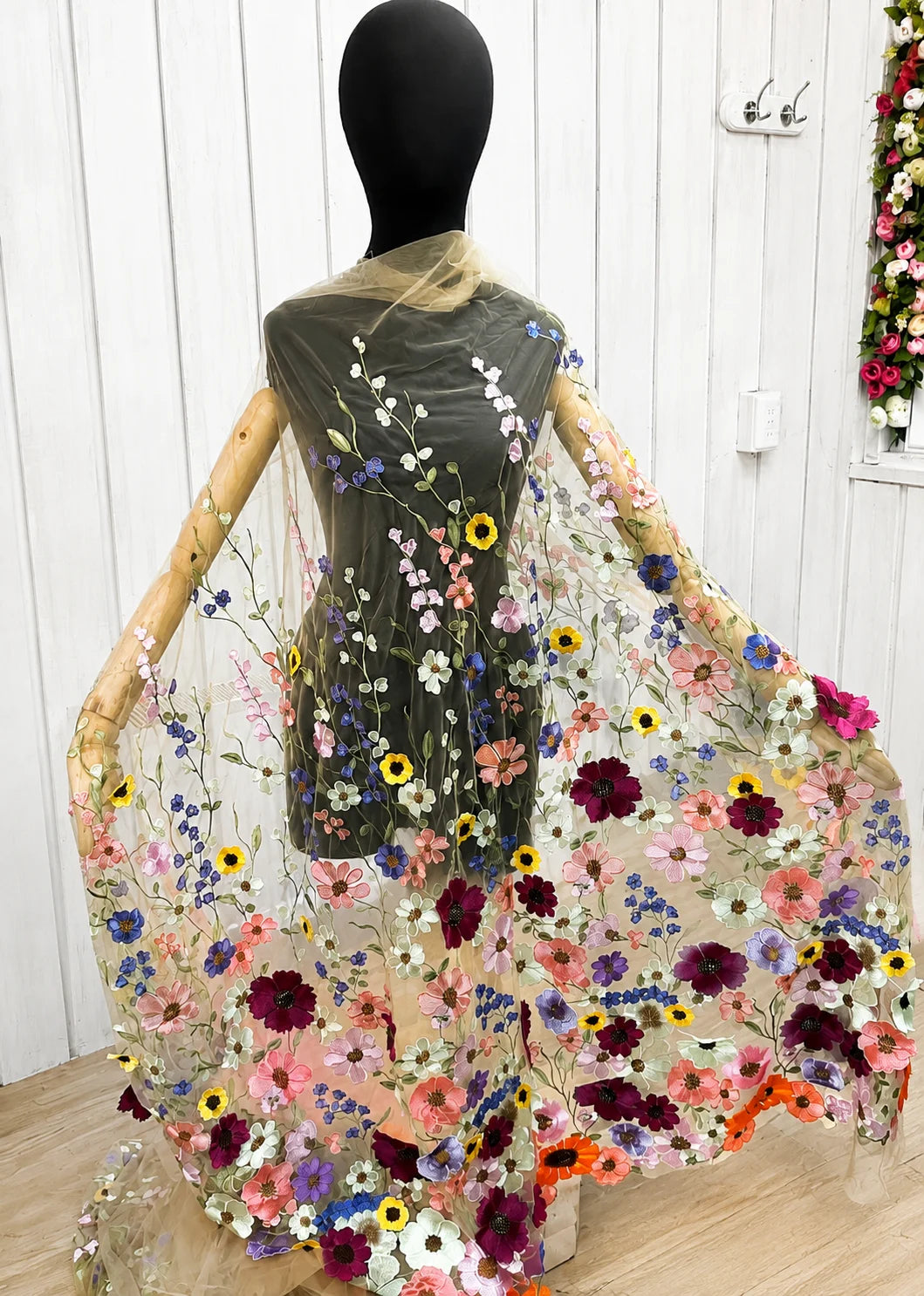 TULL BORDADO FLORAL 1.20M de ancho Color piel TFC32