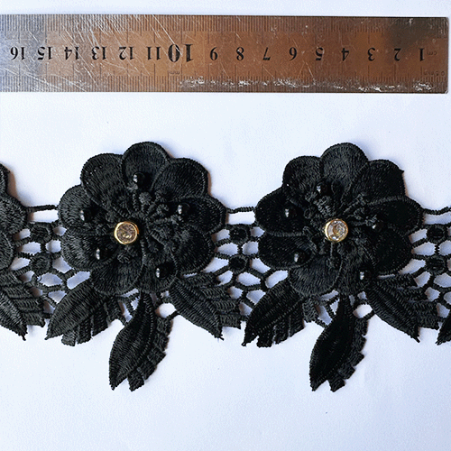 Macrame flor con hojas y pedreria negro