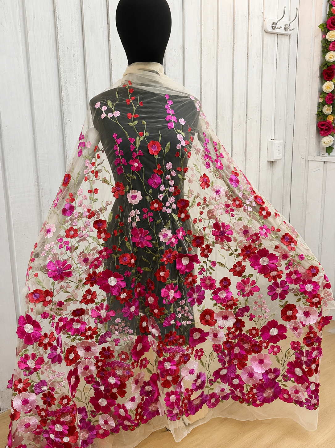 TULL BORDADO FLORAL 1.20M de ancho Color piel TFC31